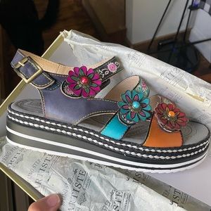 L’Artiste Spring Step Flowered Sandals